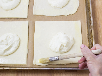 Cheesecake_Turnovers_howto_web-1.jpg