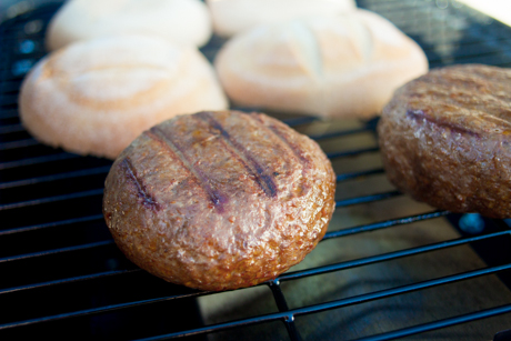 burger on grill how to (4 of 2)