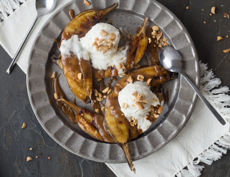 Grilled Banana Boats with Peanut Butter Caramel