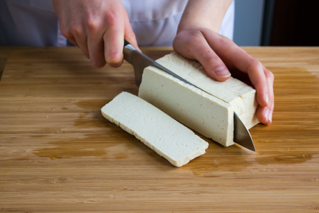 6. Slicing tofu for pad Thai