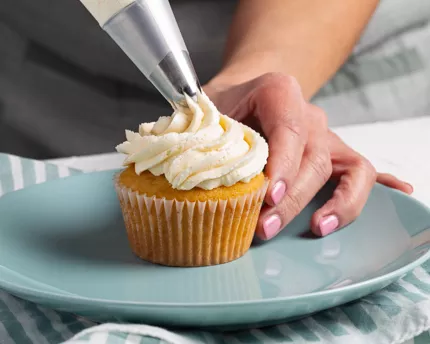 Vanilla_Cupcakes_hero_web-2.jpg